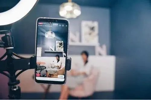 李诞发文道歉称以后会注意，你觉得直播带货有哪些细节需要注意？