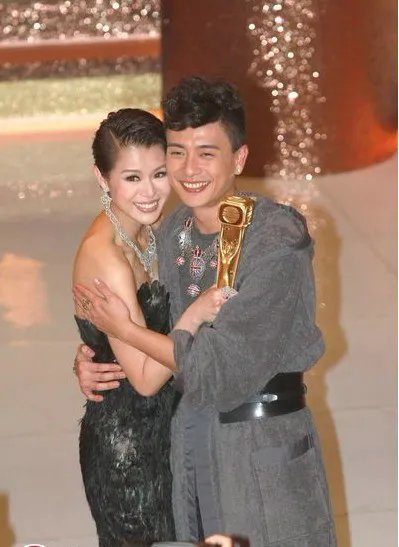 2011tvb颁奖典礼 胡杏儿首度封后正式公开恋情