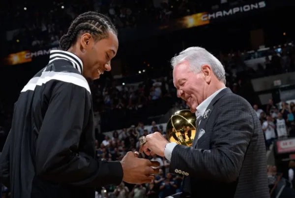 NBA传统强队，为何马刺老板霍尔特是联盟最穷的老板？