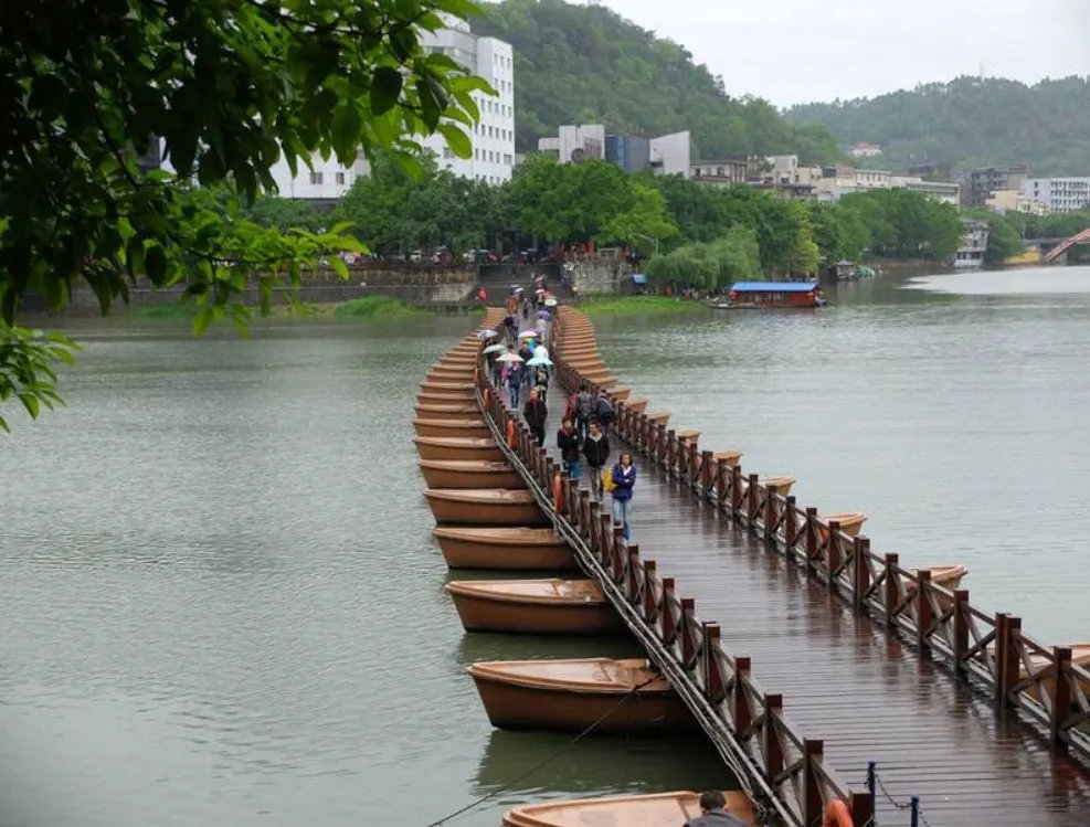 四川乐山五通桥散发出刺激性气雾到底是什么？