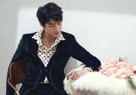 林更新被大姐拦车门要合影一事遭到了粉丝怎样的调侃？