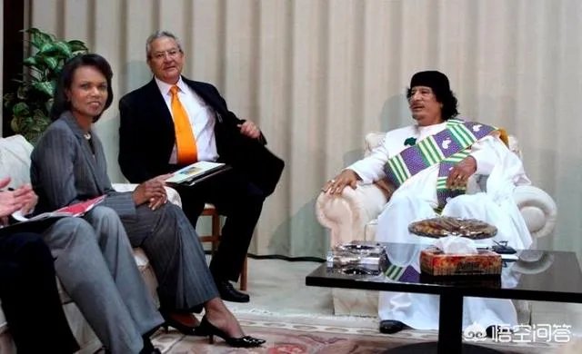 卡扎菲心中女神赖斯，地下室出生从政15年，为何受2位美国总统信赖？