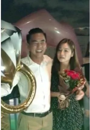 柯有伦女友是谁?