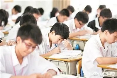 一个班级如果管不住，或者老师不敢管可以乱到什么程度？