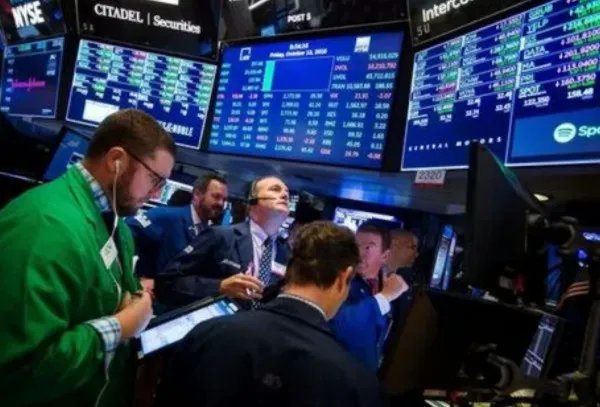美国三大股指全线下跌，道指创年内新低，发生了什么？