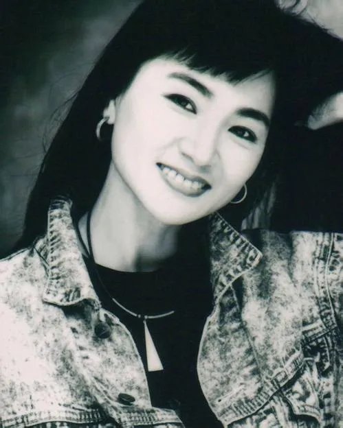 帽子天后凤飞飞为什么总戴帽子？