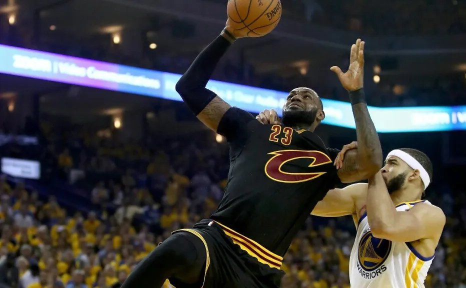 勒布朗·詹姆斯飞跃卢卡斯的空接扣篮，NBA史上有没有先例？