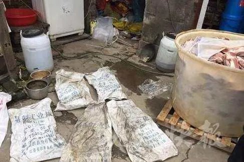 一加工厂疑用工业盐腌制咸鸭蛋，该工作会被怎么处置？