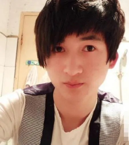 《英雄联盟》的主播小智到底长什么样子？有没有真实的照片？