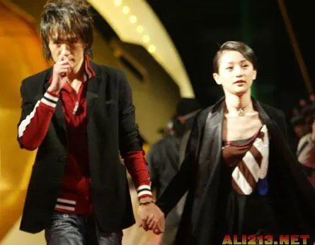 周迅谢霆锋恋情被爆 盘点周迅20年的8任男友