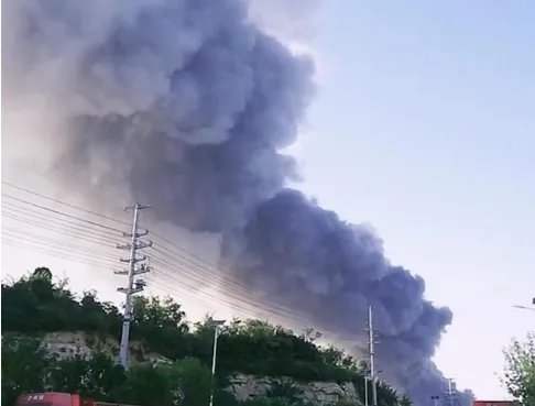 山东淄博一化工厂爆炸发生大火，现场情况如何？