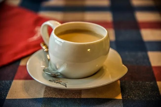 秋天的第一杯奶茶发朋友圈句子说说 秋天喝杯奶茶的心情说说