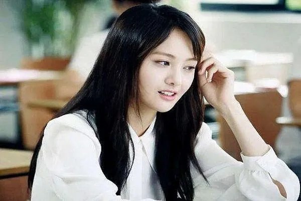 郑爽高价卖旧手机买家吐槽，郑爽转卖二手商品的原因是？