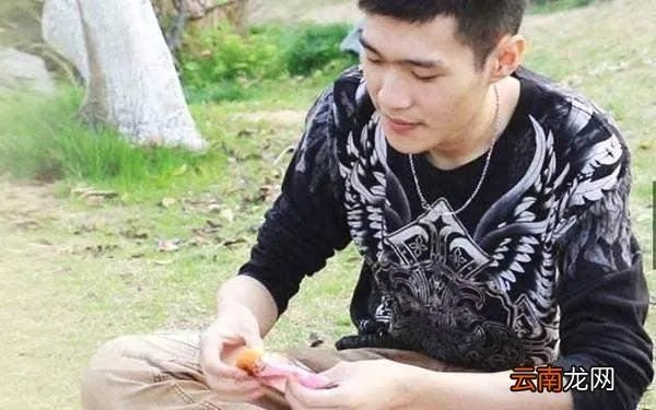 yyf离婚佩了多少钱 yyf离婚