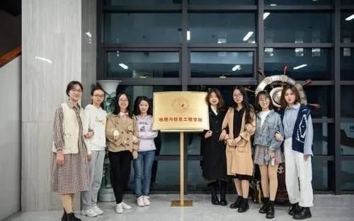 武汉学霸宿舍8人全成功保研，对此你怎么看？