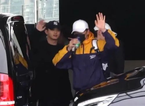 关晓彤戴口罩喝冷饮她是热还是不热？