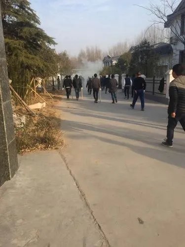 河南油画院遭百人持械打砸 院名被涂“道士下山”是真的吗？