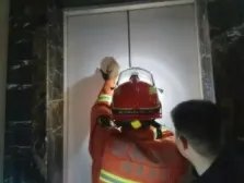 吉林一家4口因停电被困电梯,临时停电是否发放通知?