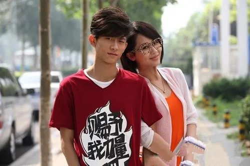 张一山和杨紫结婚了吗 网络上两人狂吻照片曝光