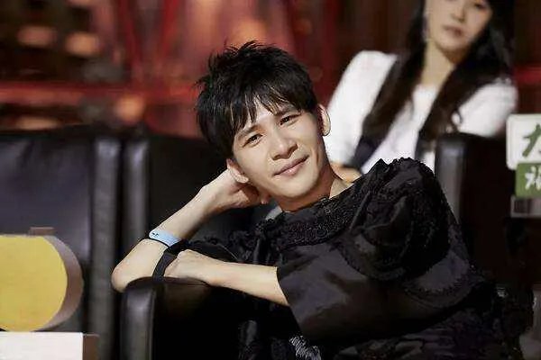 大张伟的妻子是他的经纪人，他喜欢他的妻子吗？