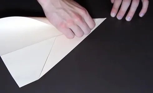 “开学第一课”中的歼15纸飞机怎么折