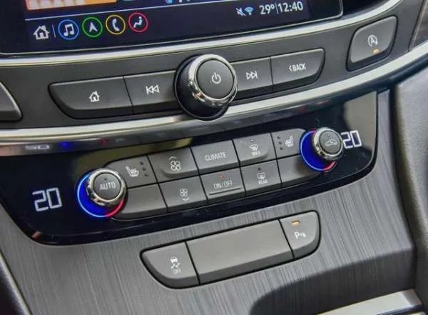 不到22万的中大型轿车，入门版的别克君越，配置够用吗？