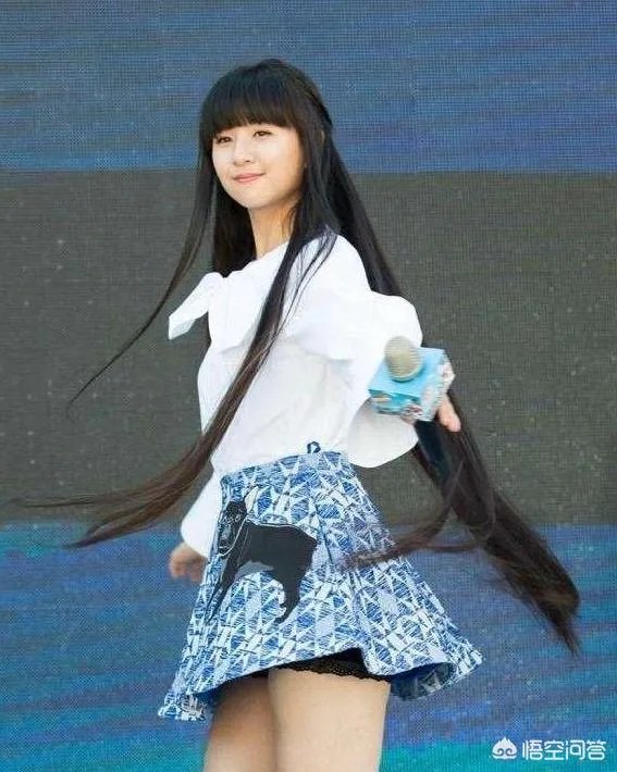 曾经在春晚舞台惊艳众人的小彩旗，现在怎么样了？