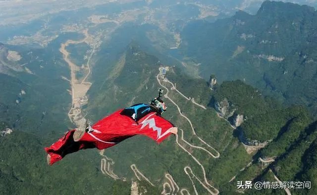 女大学生在张家界翼装飞行失踪,定位和手机都没带,生还的可能性大吗?