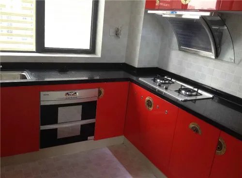 烤漆橱柜门板到底好不好用 厨房橱柜烤漆门如何清理