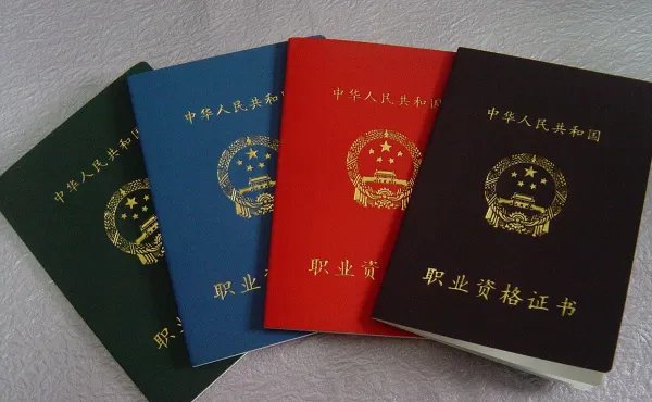 学健身教练学费多少钱?