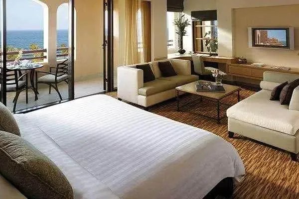 两个已婚的异性住酒店