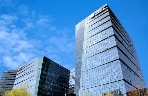 跳楼砸死父亲女生患抑郁症，事情背后有何隐情？