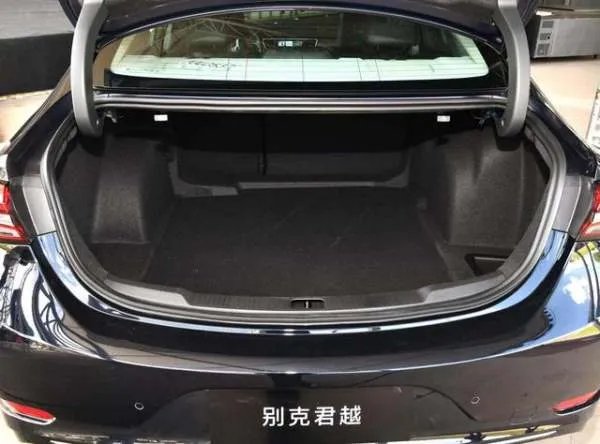 不到22万的中大型轿车，入门版的别克君越，配置够用吗？