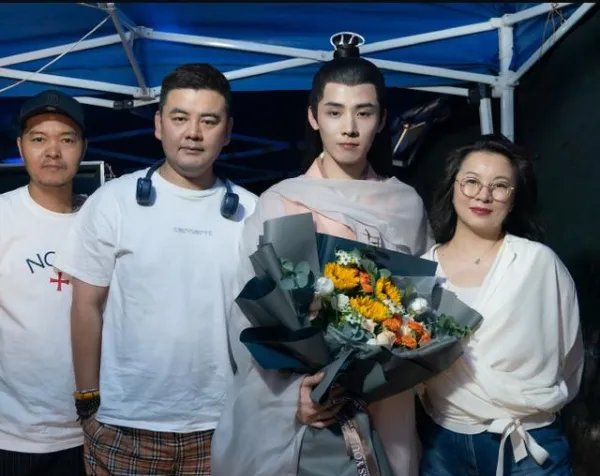 任豪借大海和月亮之名回应恋情，为何会引发争议？