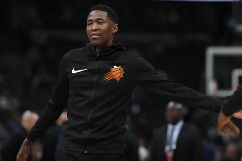 布拉德利宣布退赛,湖人会签下哪一名球员来填补他的位置?