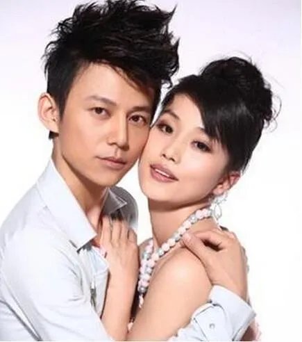 湖南省的两大台柱:汪涵老婆已经公之于众,就是乐乐。但何炅的爱人却一直不知是谁?