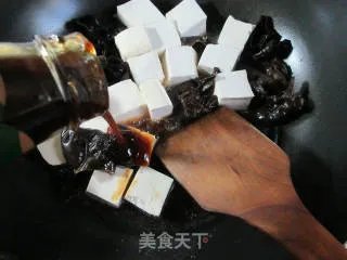 黑木耳烧豆腐