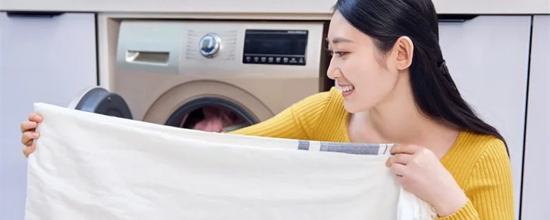 衣服上油渍用面粉还是红酒 衣服上油渍用面粉还是用红酒去除