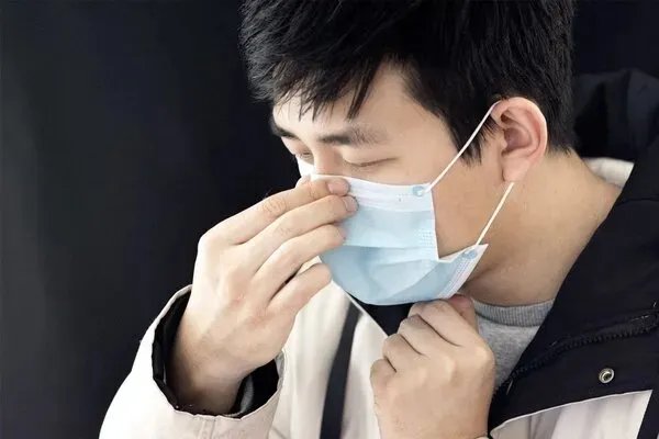 吴尊友称口罩仍是老百姓标配，口罩到底怎么分正反面？