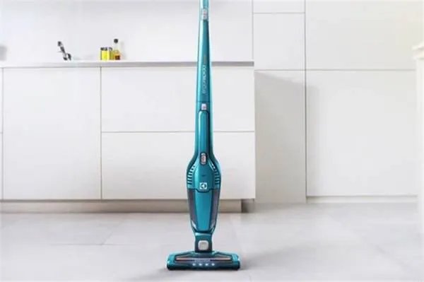 请问伊莱克斯吸尘器的维修和如何打开机壳？