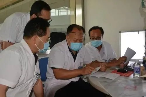 河南近40名专家跳槽郑大一附院引争议，事件背后暴露出了哪些问题？