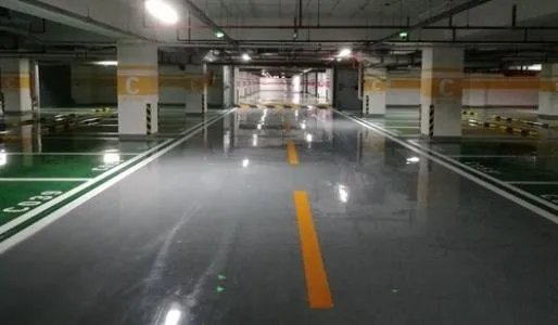 学校建地下车库供家长接送孩子，此举解决了哪些问题？