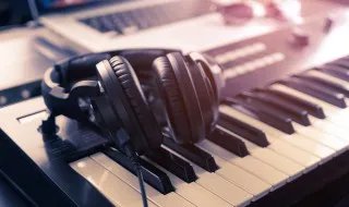 我忘不掉你那深邃的眼眸是什么歌 我忘不了你那深邃的眼眸