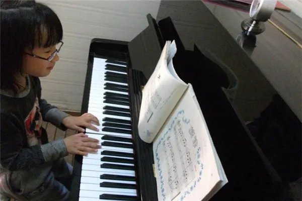 钢琴培训机构加盟排名：掌门陪练上榜，柏斯琴行第四