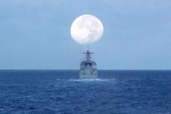 网友对于海军护航官兵在亚丁湾拍的月亮有何评价？