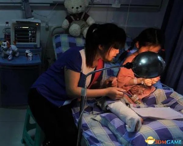 双胞胎女孩脚筋被砍 继爷爷丧尽天良虐童只为泄愤