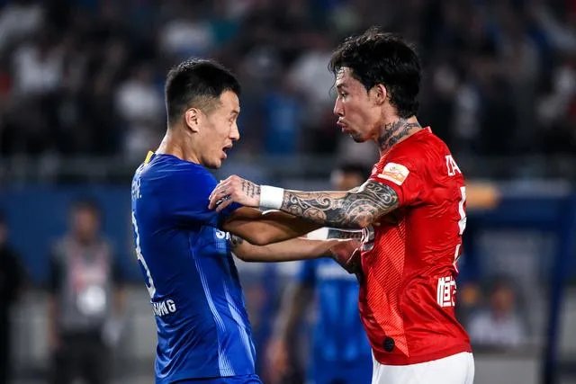 如何看待恒大跟苏宁的这一场比赛？