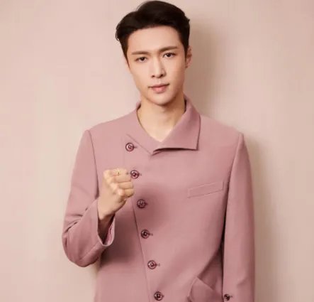 张艺兴谈网暴，三句话不离责任二字，你觉得他是正能量艺人吗？