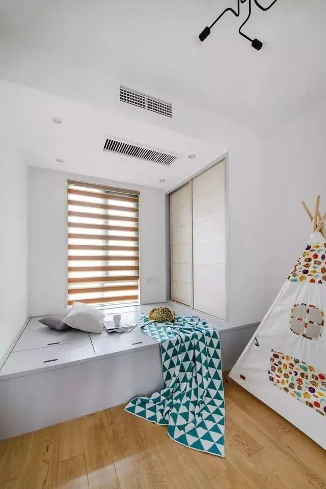 小户型≠蜗居！35款卧室榻榻米设计，太实用了！