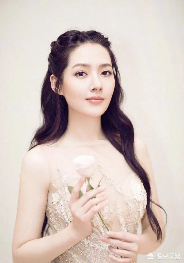 如何看待向佐和郭碧婷的恋情，你觉得他们般配吗？